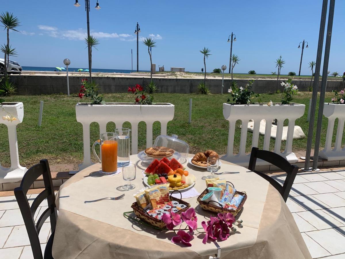 Hotel Rivabella Davoli Buitenkant foto