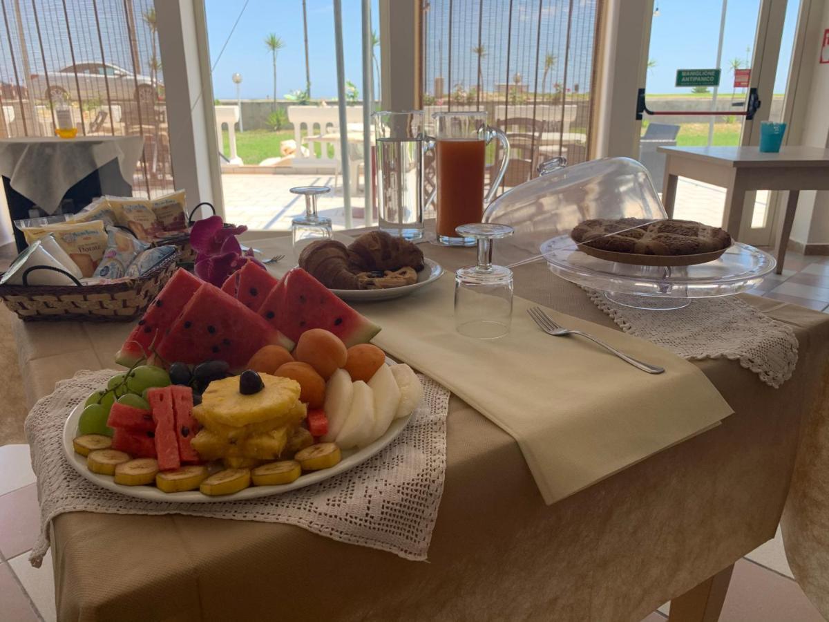 Hotel Rivabella Davoli Buitenkant foto