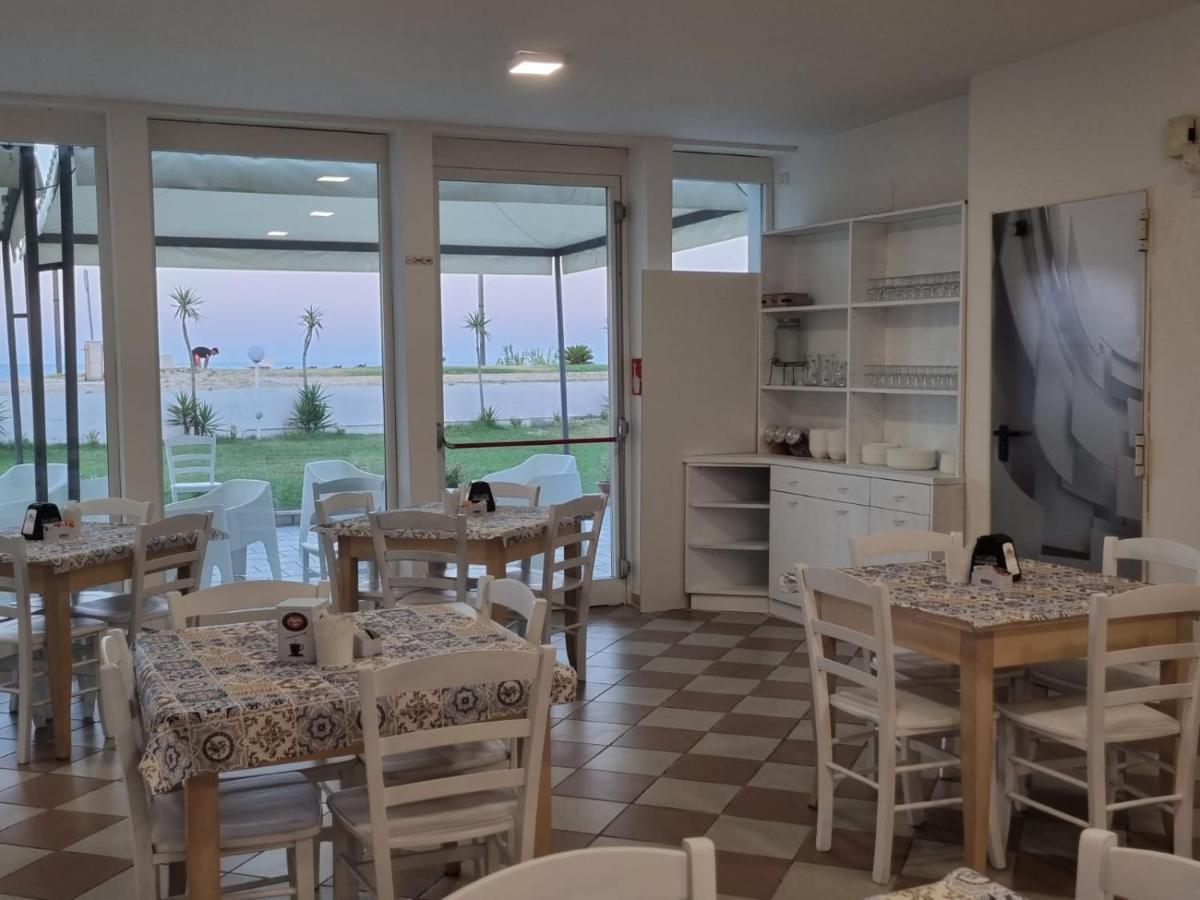 Hotel Rivabella Davoli Buitenkant foto