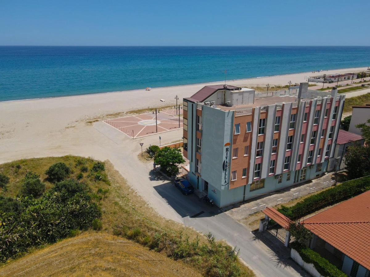 Hotel Rivabella Davoli Buitenkant foto