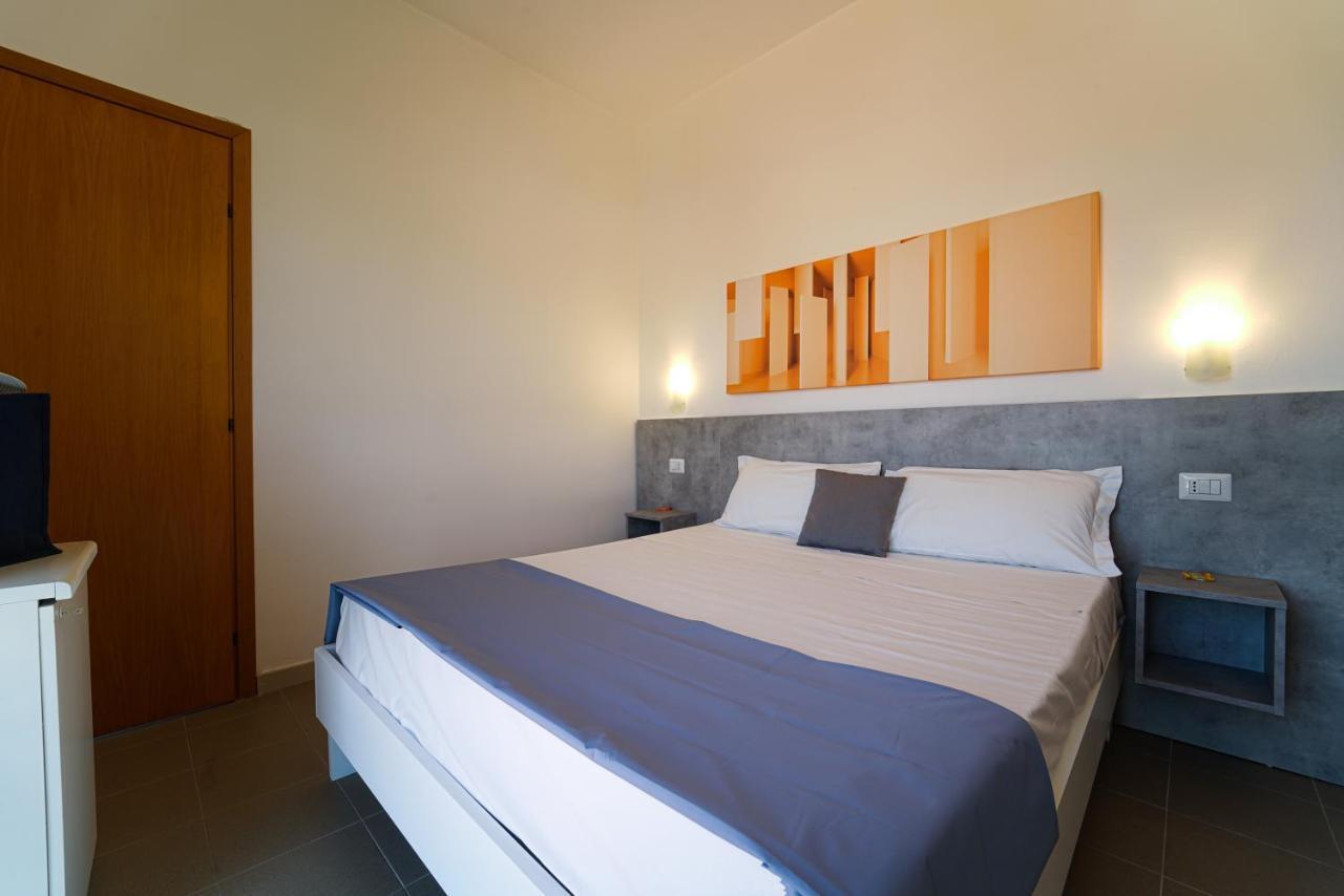 Hotel Rivabella Davoli Buitenkant foto