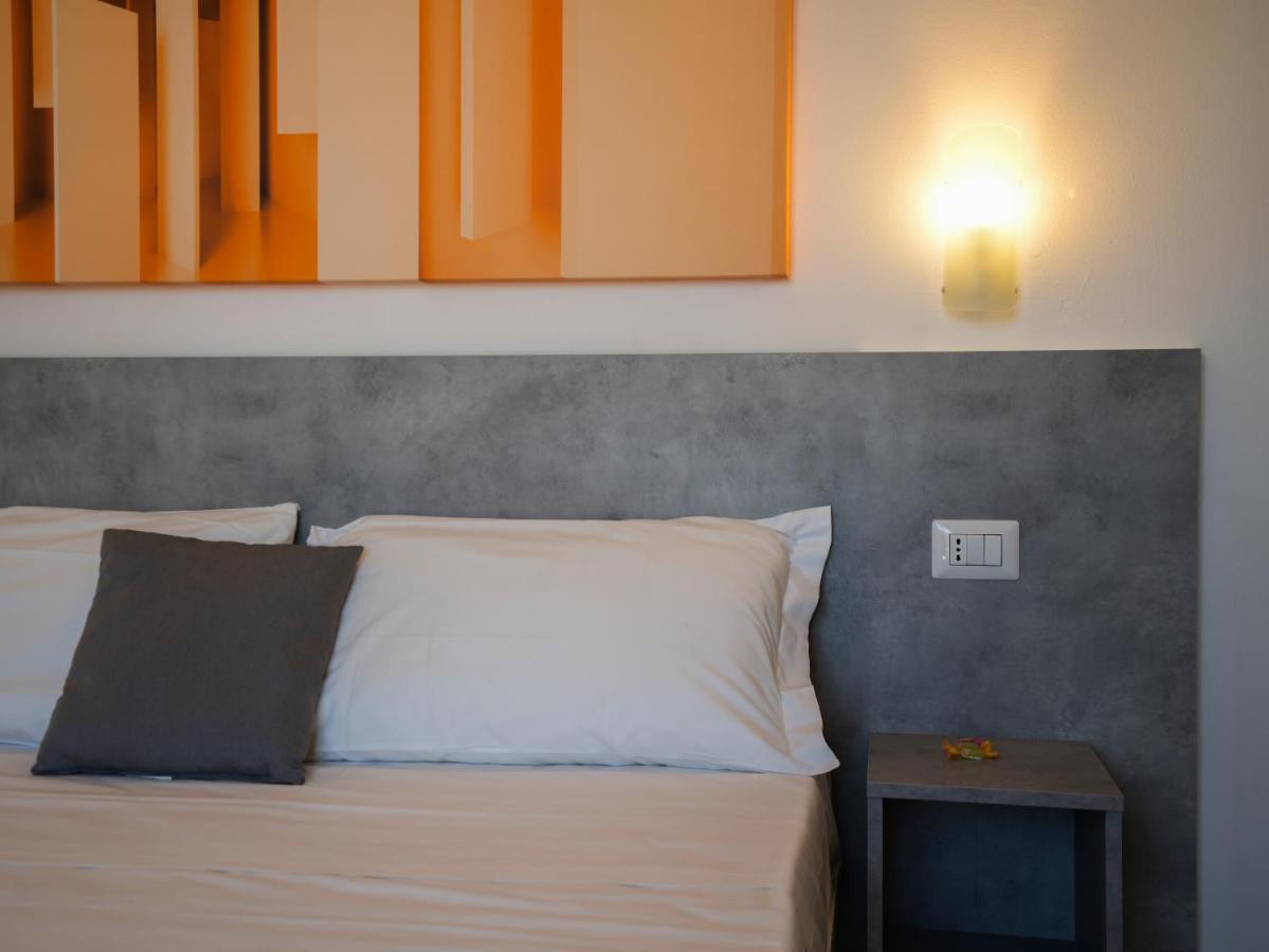 Hotel Rivabella Davoli Buitenkant foto