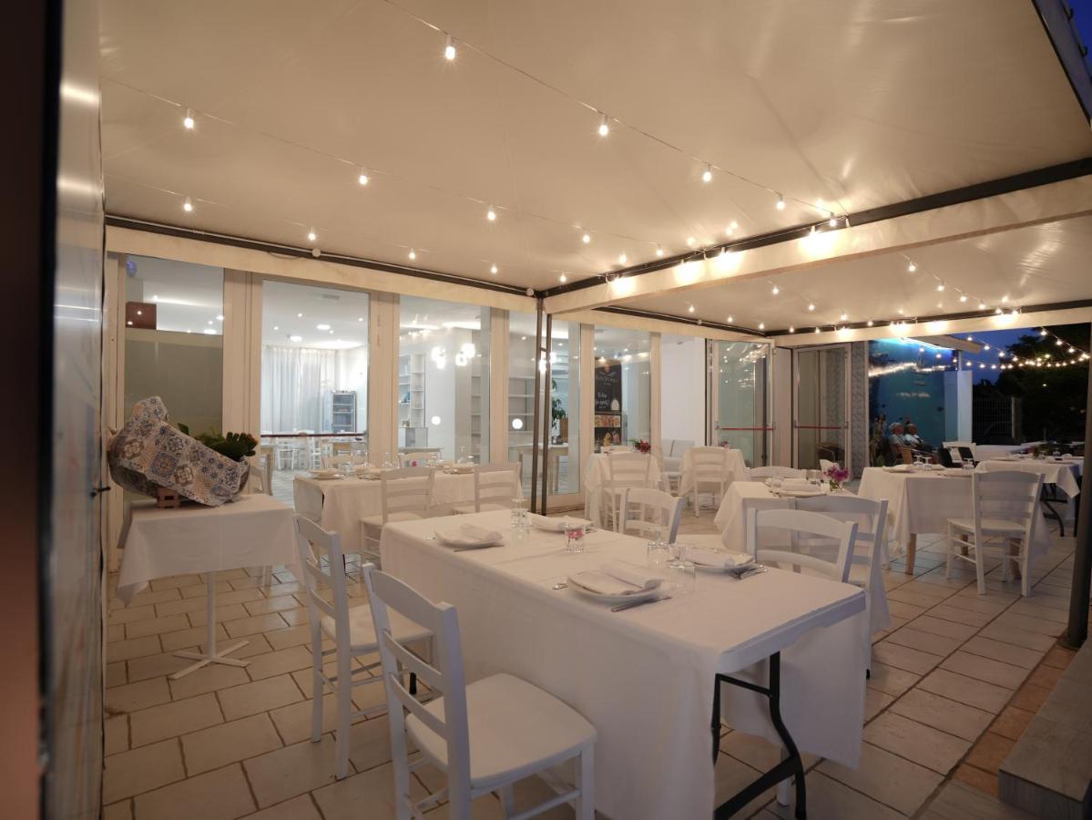 Hotel Rivabella Davoli Buitenkant foto