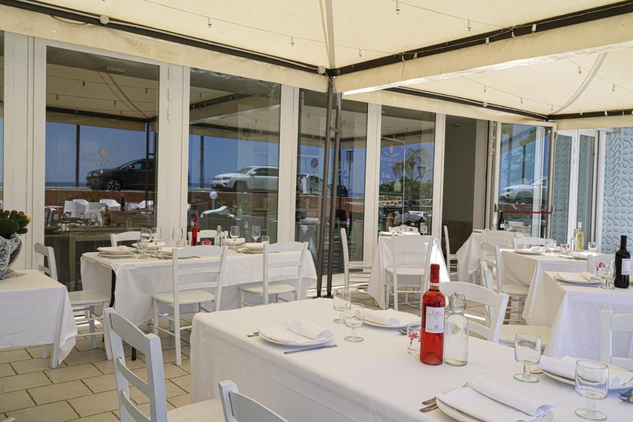 Hotel Rivabella Davoli Buitenkant foto