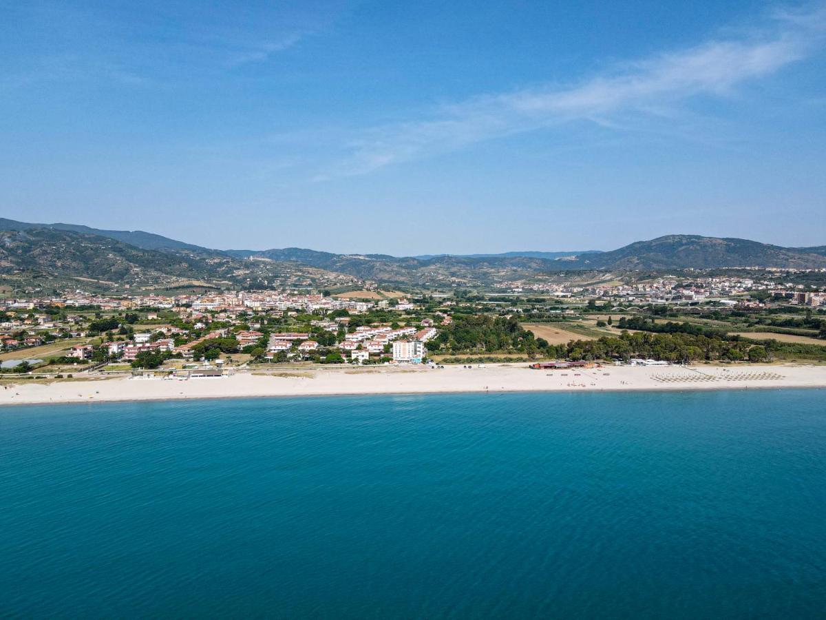 Hotel Rivabella Davoli Buitenkant foto