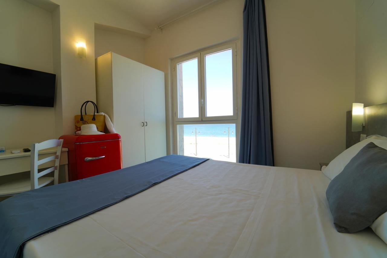 Hotel Rivabella Davoli Buitenkant foto