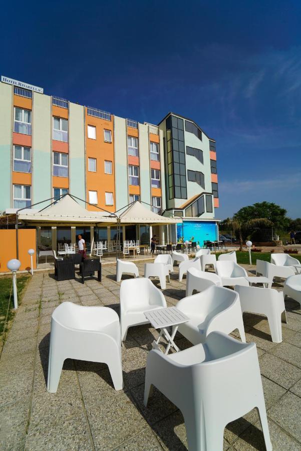 Hotel Rivabella Davoli Buitenkant foto
