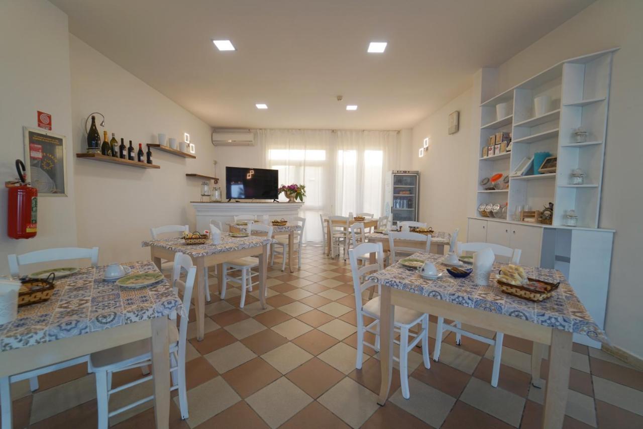 Hotel Rivabella Davoli Buitenkant foto