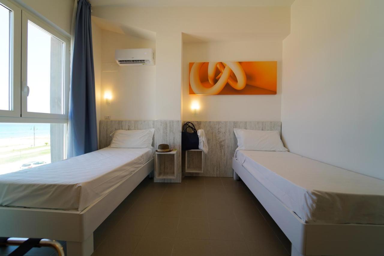 Hotel Rivabella Davoli Buitenkant foto