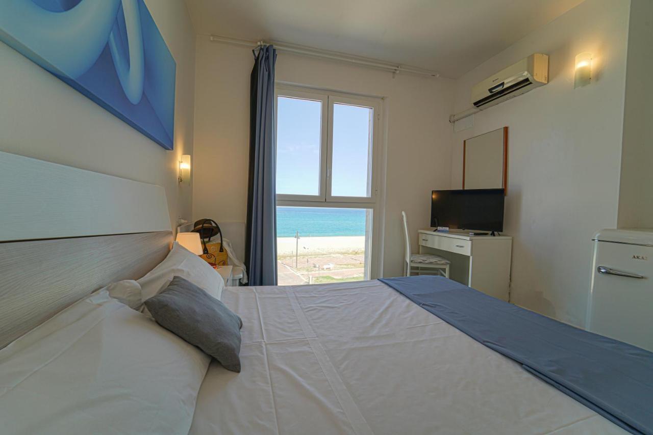Hotel Rivabella Davoli Buitenkant foto