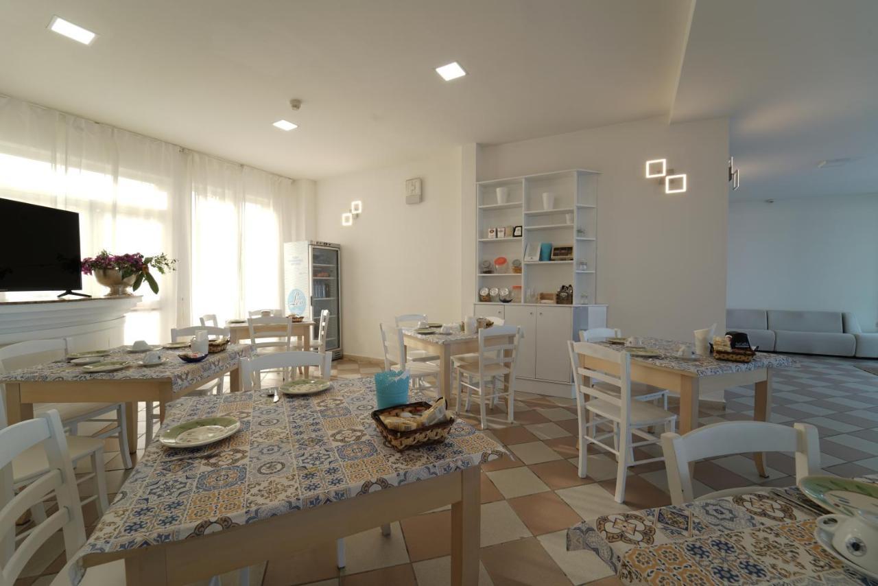 Hotel Rivabella Davoli Buitenkant foto