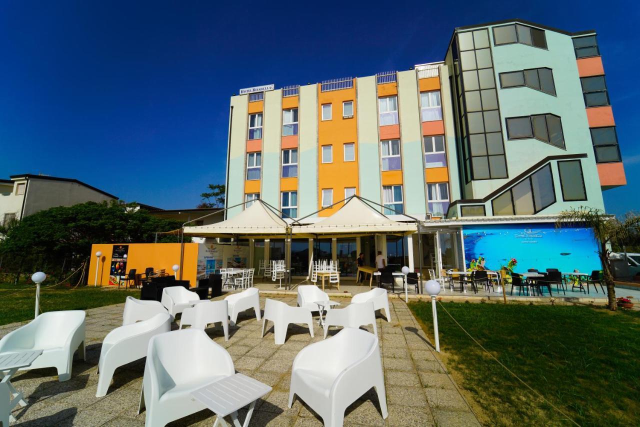 Hotel Rivabella Davoli Buitenkant foto