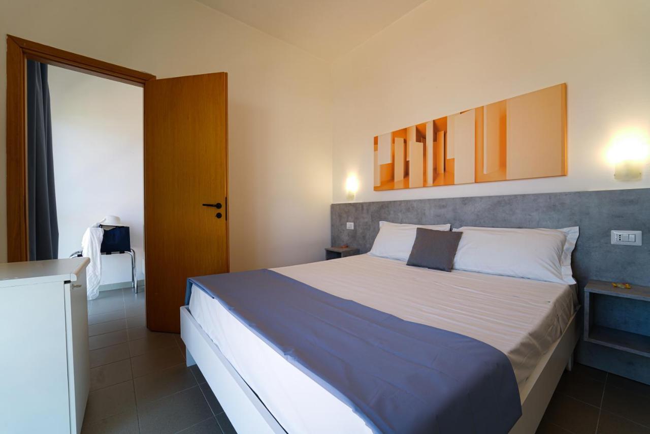 Hotel Rivabella Davoli Buitenkant foto