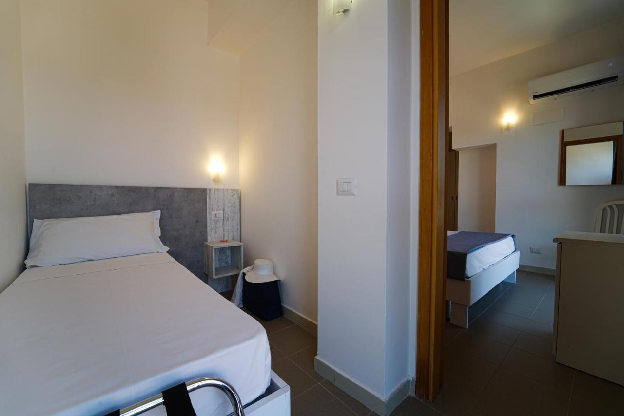 Hotel Rivabella Davoli Buitenkant foto