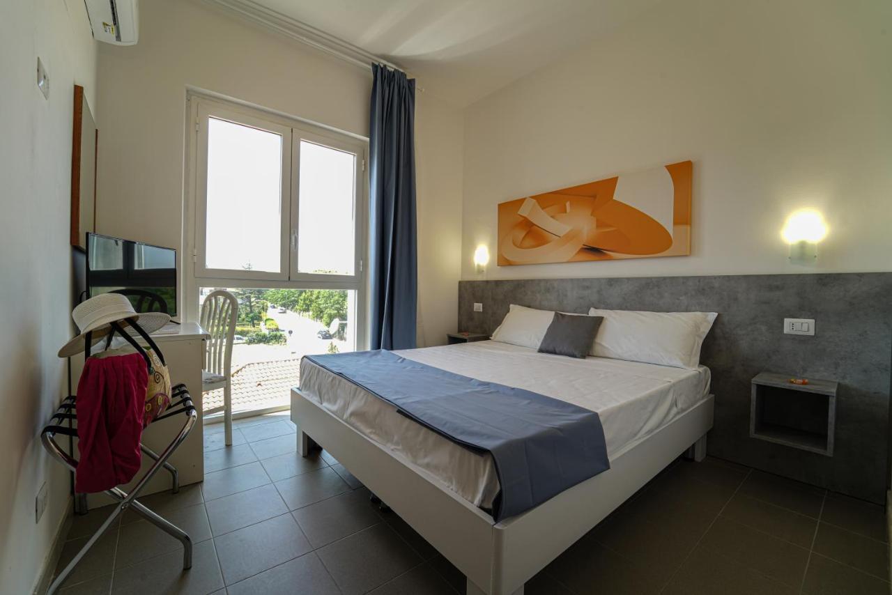 Hotel Rivabella Davoli Buitenkant foto